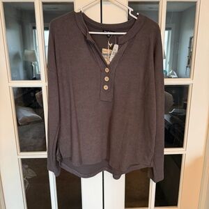 Blu Pepper NWT Charcoal Ribbed Henley Top Size Large
